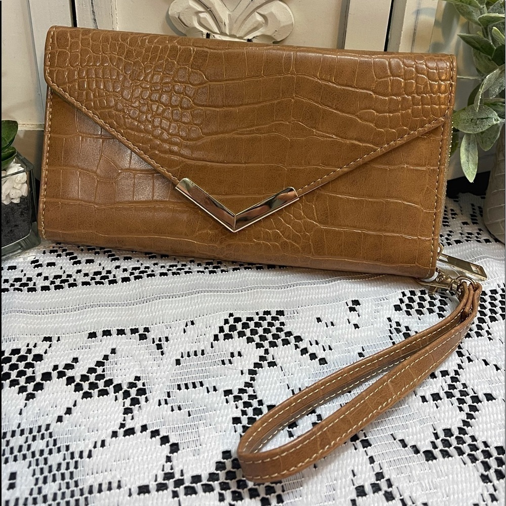 Under One Sky brown textured wallet